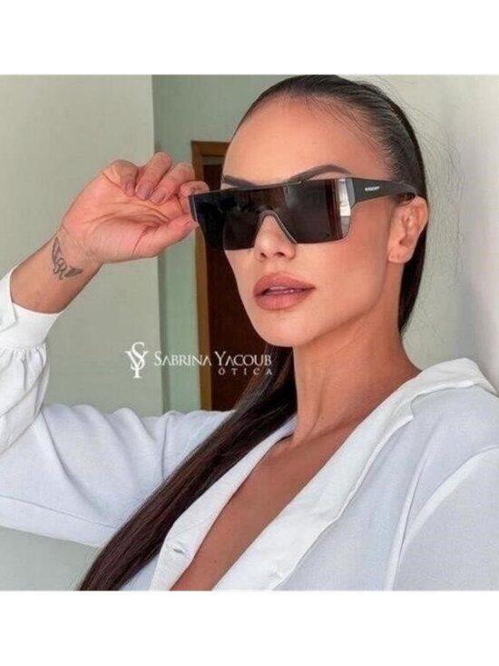 ?- Authentic New BurberryBE4291 - 300287 Oversize  Sunglasses main image 9